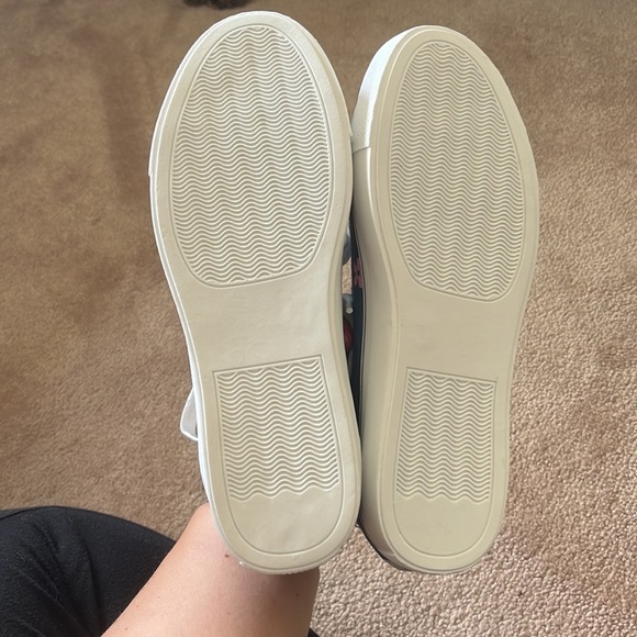 Faux Converse Womens Denim Flower Patch Sneakers - Picture 6 of 8